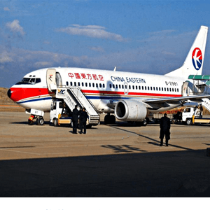 金湾机场货运航空快运业稳步发展的原因是什么？